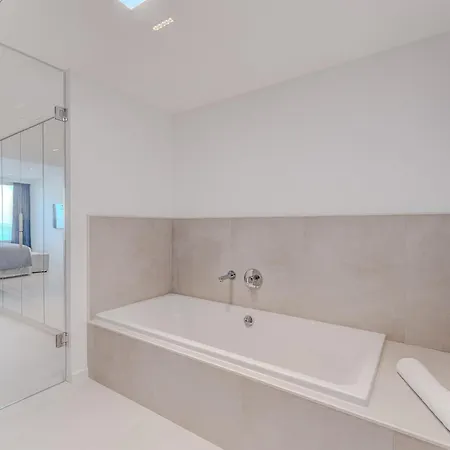 Aquasuites Luxury Penthouse A03 *