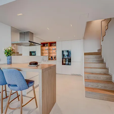 Aquasuites Luxury Penthouse A03
