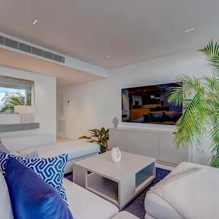 Apartment Aquasuites Luxury Penthouse A03